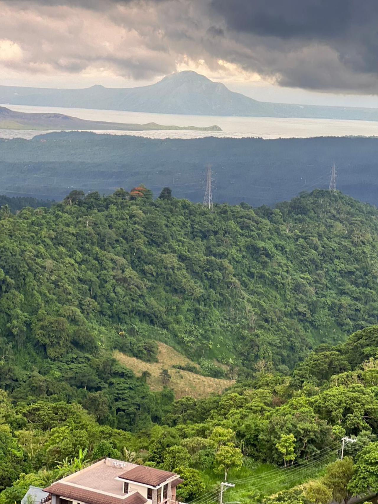 Splendido Tagagtay Taal Lake Staycation Free Parking Netflix No Free Pool Tagaytay City Exterior photo